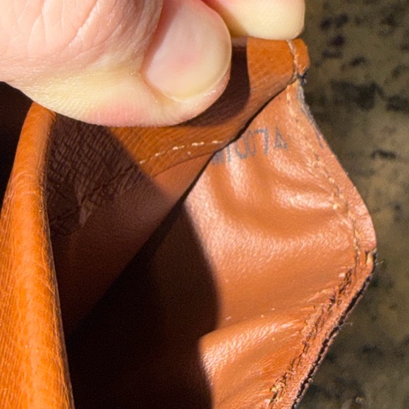 Vintage Louis Vuitton card holder - Picture 6 of 8